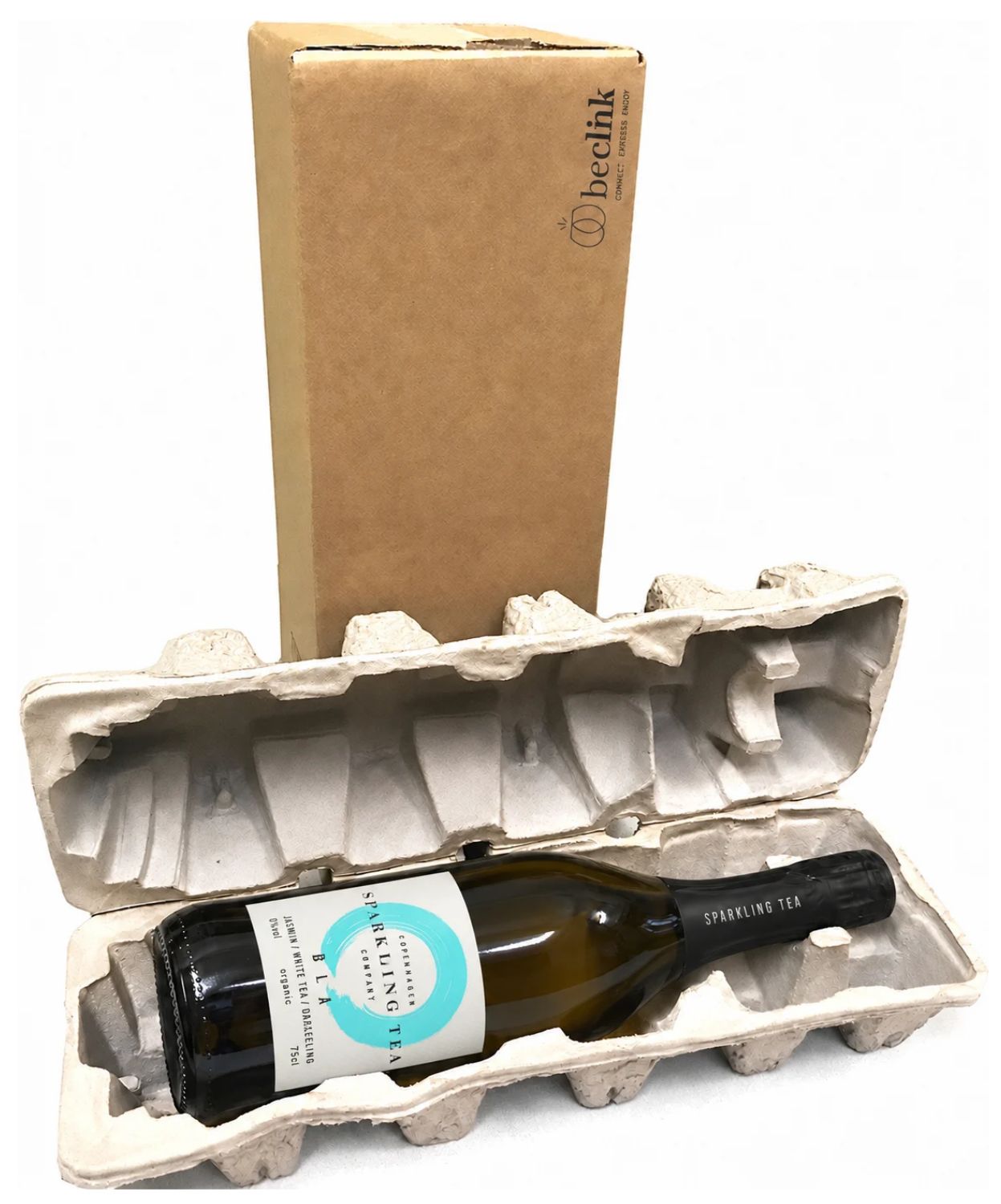 A beClink shipping box beside an open molded-pulp shell holding a bottle of Copenhagen Sparkling Tea BLÅ