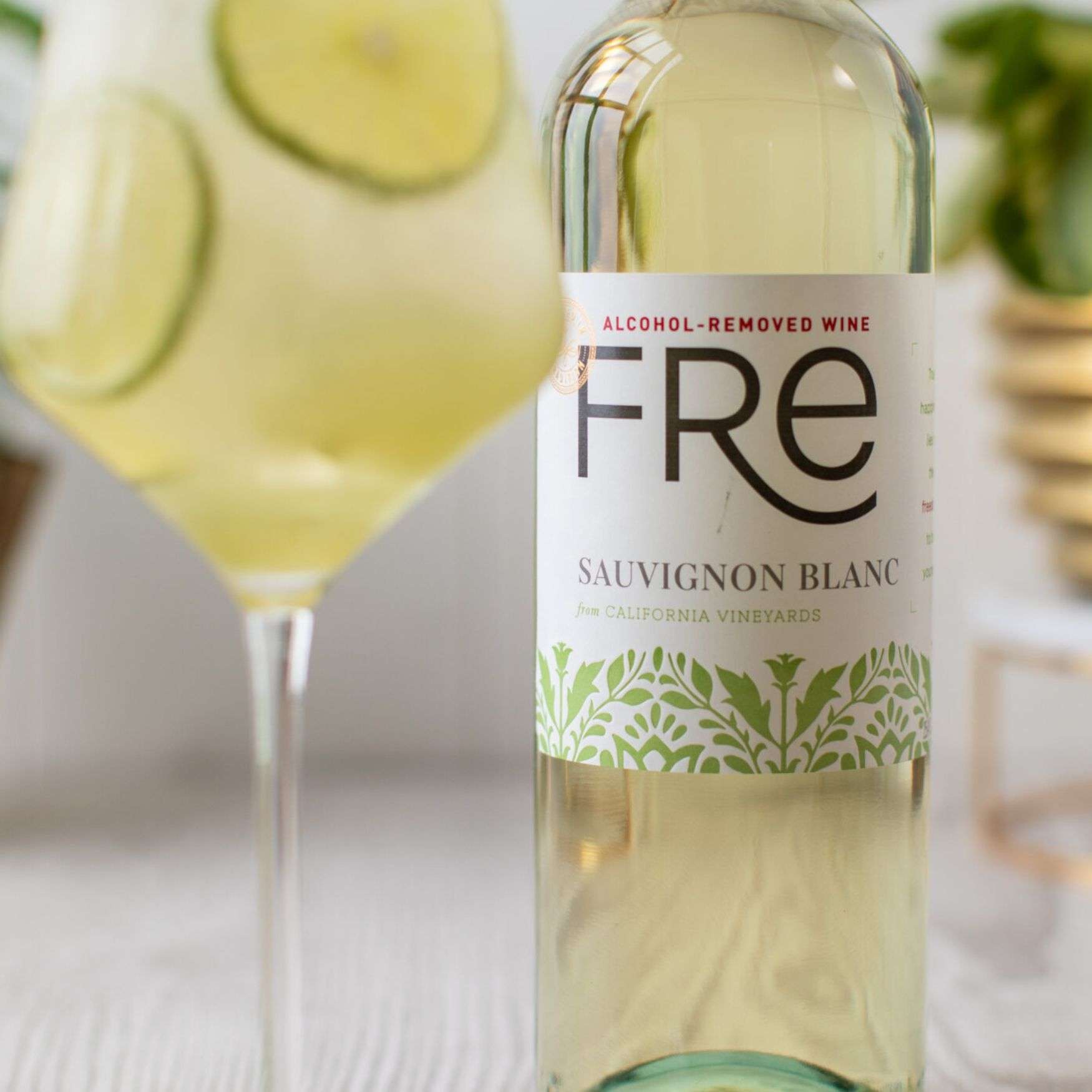 FRE Sauvignon Blanc Non-Alcoholic Wine Lifestyle Image – Vineyard Scene
