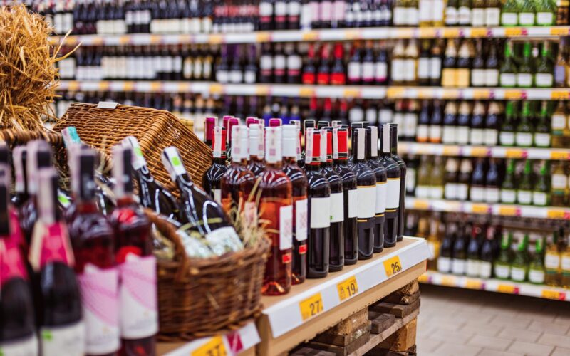 The 2025 Buyer’s Guide: Where to Buy Non-Alcoholic Wine Online and In Stores