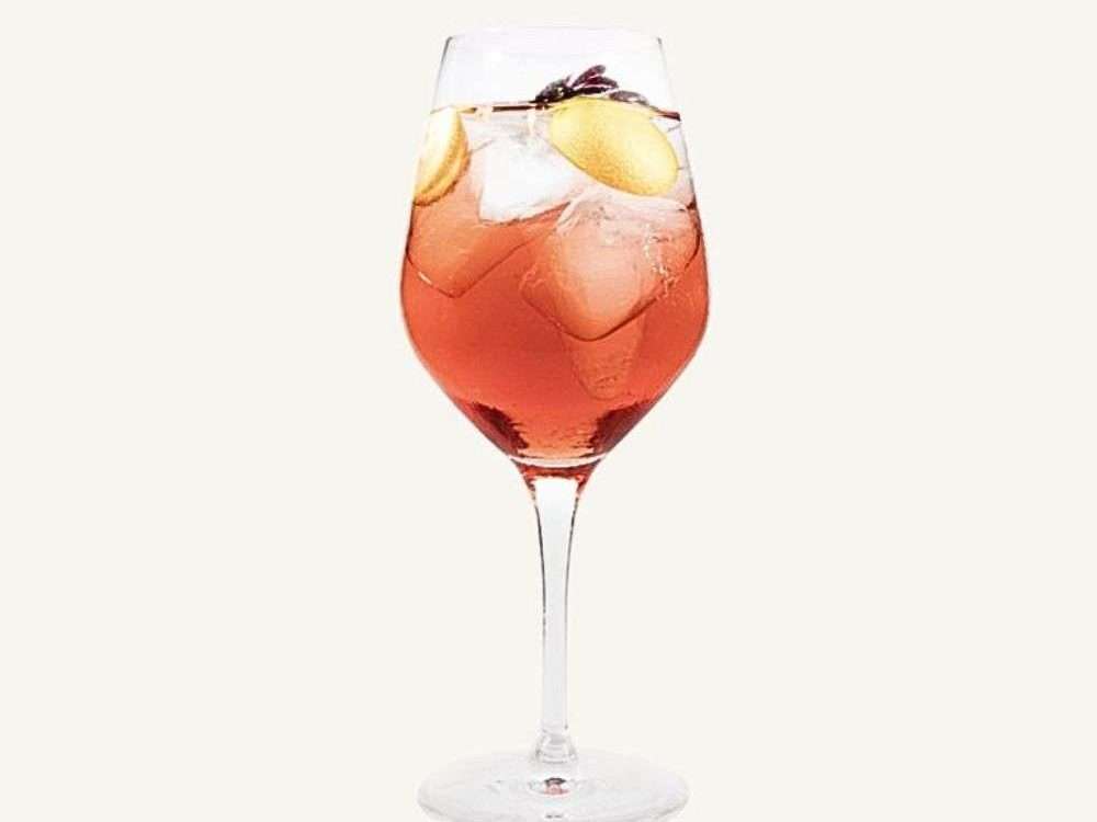non alcoholic tea spritzer cocktail made with Copenhagen Sparkling Tea Lyserod served over ice with citrus garnish